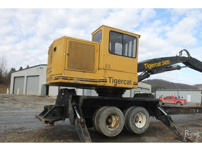2005 Tigercat 240B Log Loader